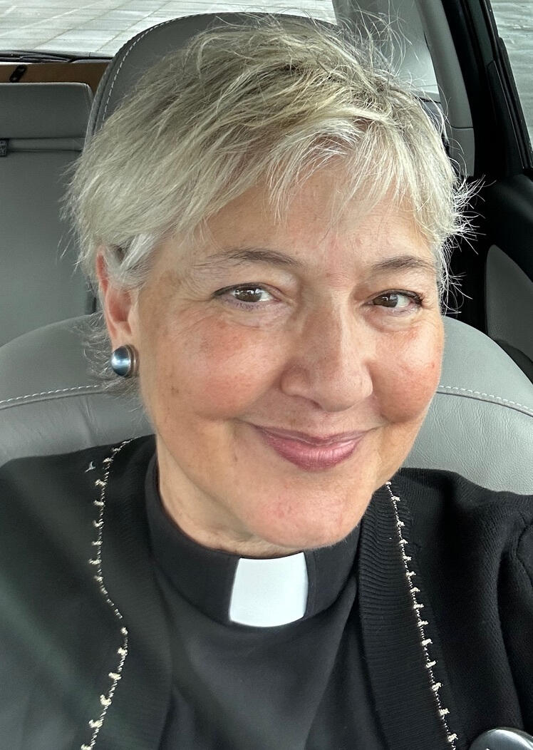 Rev. María Uitti McCabe, Interim Minister